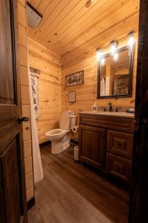 Fantastic Treehouse with Fire Pit and Hot-tub in Herod, Illinois - 7