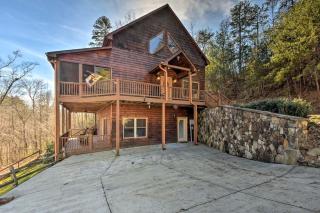 Incredible Cabin with Fireplace and Hot-tub Next to Hiking Trails in Mineral Bluff, Georgia - 4