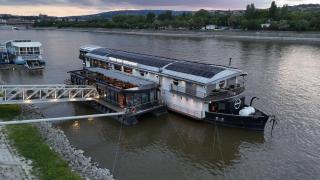 Vogue Boat Apartments - 9