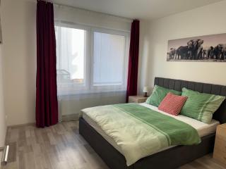 Spacious 2BR with balcony in Prague - Comfort & Style - 4
