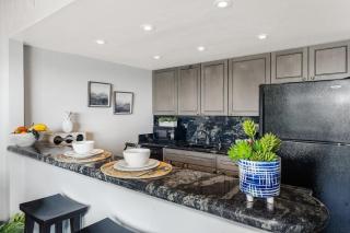 Hoyochi Nikko 208 · HN 208 Updated OceanFront 2BD w PoolAirbnb 2 - 6