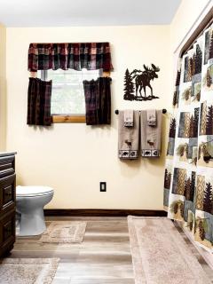 Gorgeous Cottage with Hot-tub and Games in Beaver Cove, Maine - 3