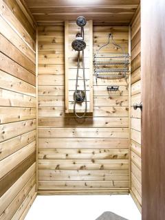 Gorgeous Cottage with Hot-tub and Games in Beaver Cove, Maine - 1