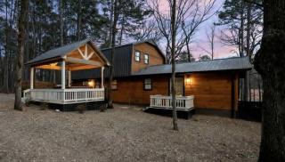 Cozy Cabin with Additional Studio Mini-Cabin in Broken Bow, Oklahoma - 5