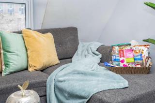 Urban 1BR Gem with Kitchen, Smart TV & Workspace - 3