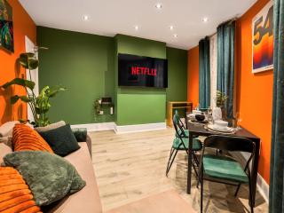 Chic 3BR Home in Hackney, Central London - 8