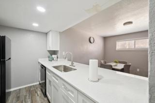 Cozy One-bedroom Furnished Stay - 4