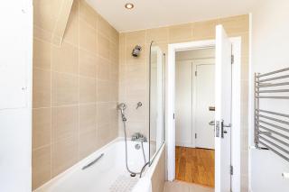 Stylish Chelsea Stay with Views - 6