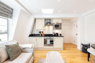 Stylish Chelsea Stay with Views - 2