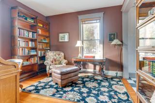 Golf, Hike and Explore Cozy Virden Library Home! - 1