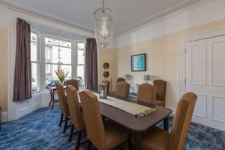 No 4 Whitby Holiday House 8 Adult and 2 Children - 2