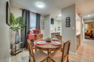 Less Than 1 Mi to Dtwn Texarkana Couples Retreat with Yard - 9