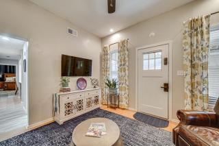 Less Than 1 Mi to Dtwn Texarkana Couples Retreat with Yard - 4