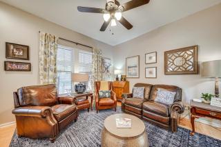 Less Than 1 Mi to Dtwn Texarkana Couples Retreat with Yard - 5