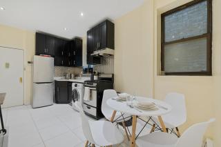 Spacious Central Park Apartments - 8