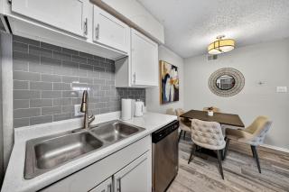 The Landry 109 Chic & Cozy One-Bed Haven - 5