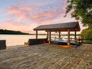 Large luxury lakeside home to sleep 10 people - 7