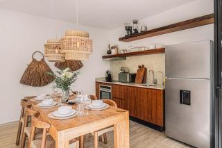 Divine 2BR with Beach Access Gym Fast WiFi - 9