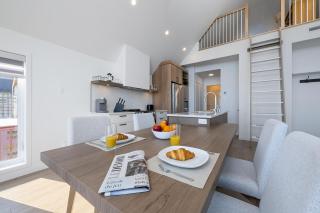 Panorama 1253: Two-Level Sanctuary & Views - 4