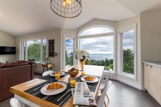 Condo 63: Bright Upper Floor with Terrace & BBQ - 4