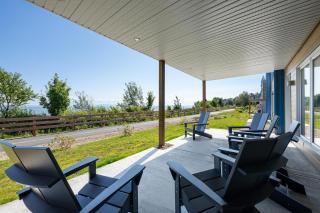 Mer et Mont 1223: Spa & River Views Near Le Massif - 2