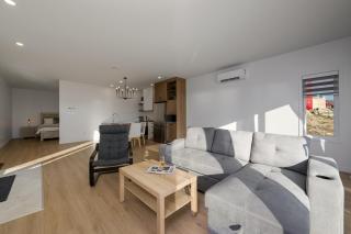 Panorama 1249: Garden-Level with Fireplace - 4