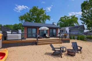 Long Beach Cottage - 8