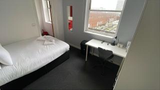 Budget Bright En-Suite Room in Central Coventry - 0