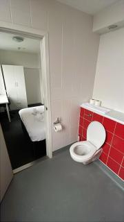 Budget Bright En-Suite Room in Central Coventry - 5