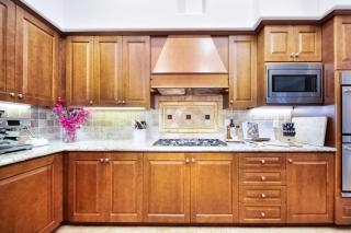 Luxurious 3BR Retreat with Builtin BBQ and Spa - 1