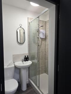 Cozy Urban Studio Steps from Wolverhampton Centre Appt 10 - 9