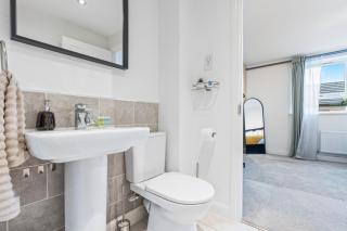 Modern 4-Bed, Guests 8, Garden, Fast WIFI, Driveway, Secure Garage - Birmingham - 6