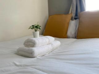 6-Bed House for 12 with Parking, Near Highfields Park - 4