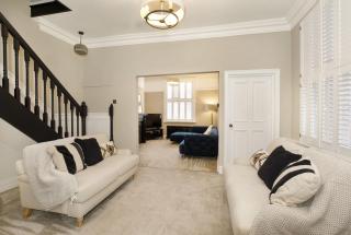 65 Monkgate Sleeps 10 with parking - 1