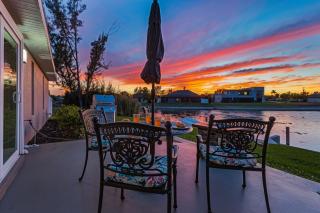 Waterfront Bliss with Pool & Spa - Your Perfect Escape Awaits - Sunset Cove - Roelens - 2