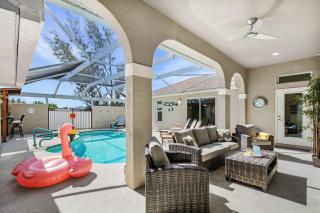 Waterfront Bliss with Pool & Spa - Your Perfect Escape Awaits - Sunset Cove - Roelens - 1