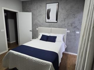 Quarto Em Sobrado - Banheiro INDIVIDUAL, Garagem Coberta e TV com streamings - 5