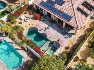 Luxurious Custom-built Villa Pool Spa Fire Pit more - 5