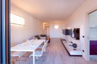 The Lake Balcony - 1