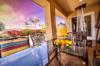 Luxurious Custom-built Villa Pool Spa Fire Pit more - 1