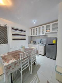 Cozy4BR Davao HomeStaycation near Mall for12 - 1