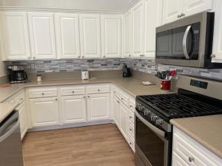 Top Rated Desert Gem Pool Spa 4br 3 bths and more - 1