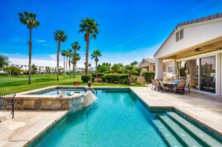 DESERT 5 STAR TOP RATED PRIVATE POOL SPA BBQ 3br - 8