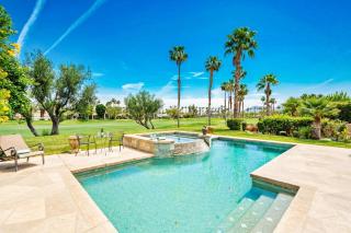 DESERT 5 STAR TOP RATED PRIVATE POOL SPA BBQ 3br - 4