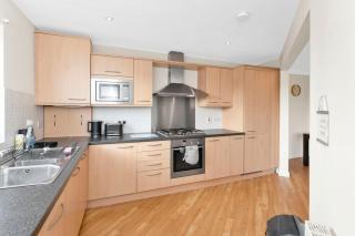 Free Parking - Central - 2 Bedroom - 4 Guests - 7