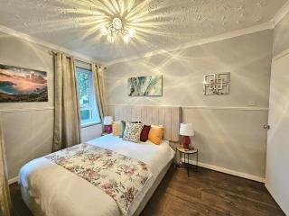 Craigietinny Road Apartment- 3 beds - 8