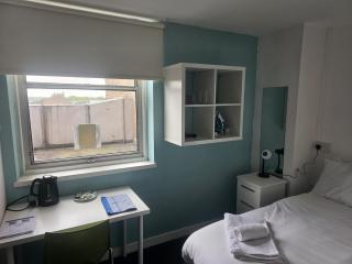 2 Budget En-Suite Rooms w Kitchen in Coventry - 2
