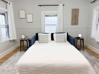 Jennifer's Modern & Comfy Broadway Retreat - 2