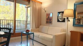 Hostdomus - Lumiere Apartment R15 - 0