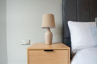 Large 2BR Flat in Heart of City - Sleeps 8 - 9